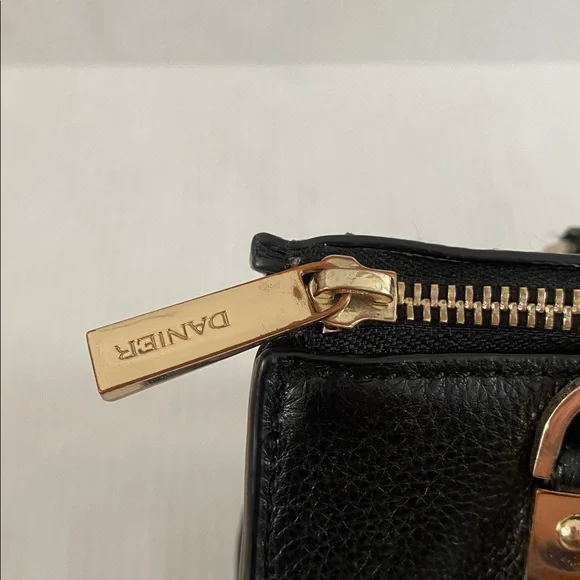 DANIER Black Leather Tote Bag /handbag with Gold Hardware - Picture 4 of 15